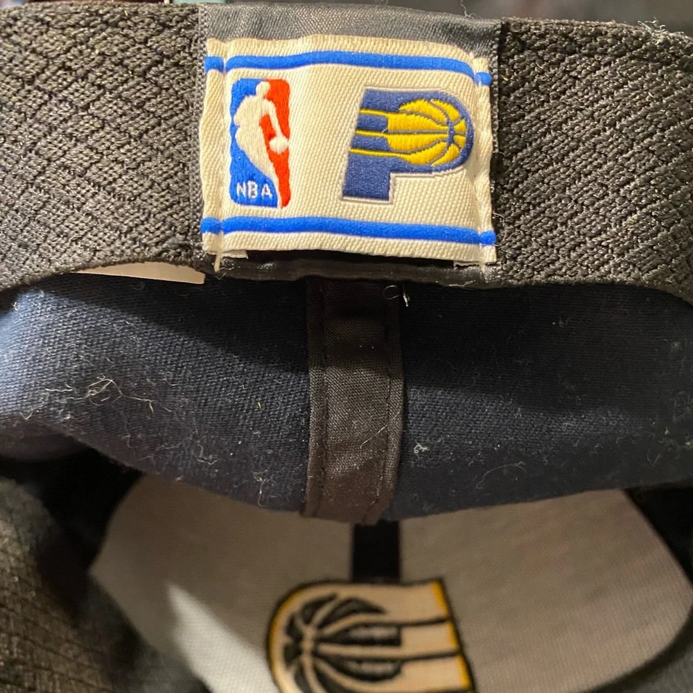 Indiana Pacers Black & Yellow Basketball Logo Cap. Fitted. Size Small (fits big)